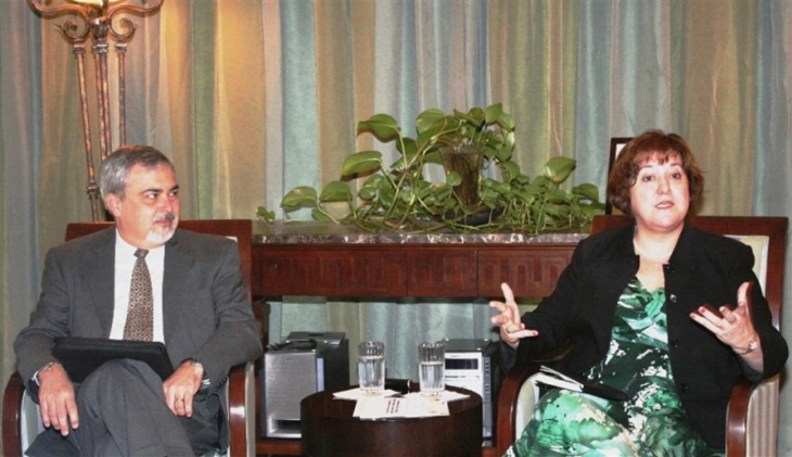 Les USA ordonnent le départ d`employés de l`ambassade